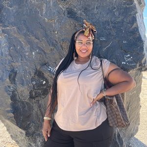 Meet your Posher, Simone